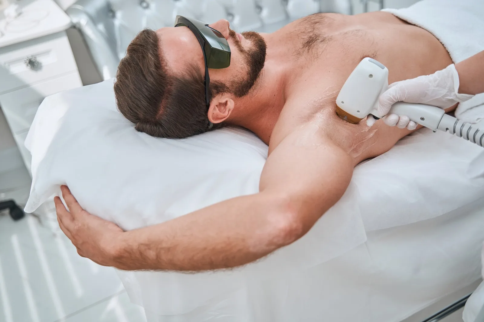Epilarea la bărbați 4 epilarea axilei cu laser jpeg