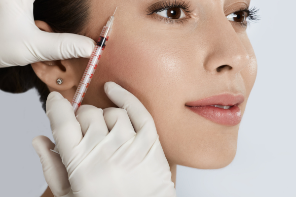 Ridurile perioculare: Estompare eficientă cu fillere dermice 6 Sculptra - Acid poli-L-lactic (PLLA)