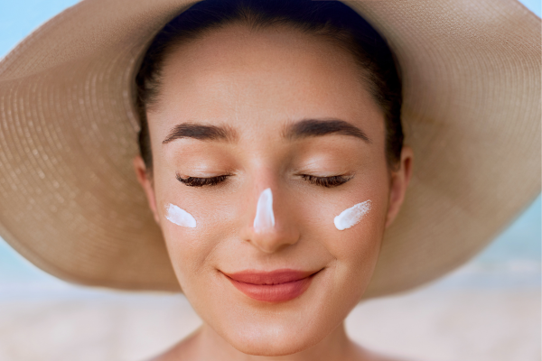 O piele frumoasă după 40+: Îngrijire și produse esențiale 5 Crema de protecție solară SPF 50+