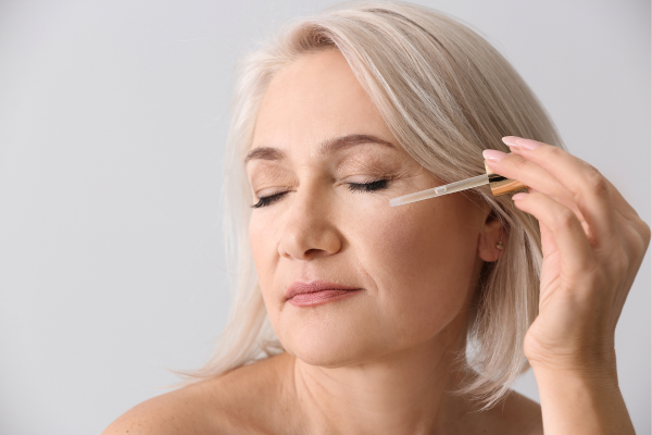 Pentru riduri: Retinol, Vitamina C